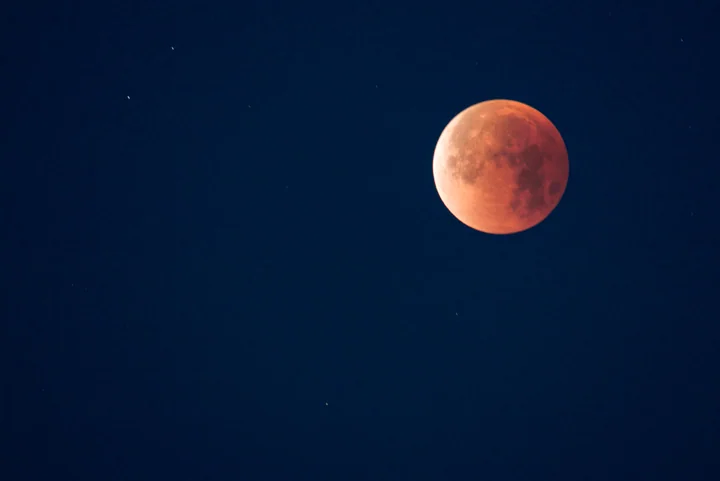 Red Moon — The night sky