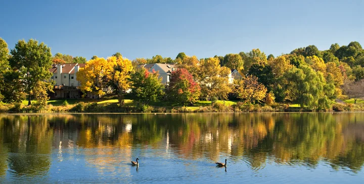 Autumn on Gunners Lake — Maryland, USA